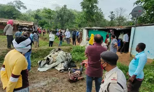 शराब के आदी पिता की बदसलूकी और रोज़ाना की मारपीट से तंग दो बेटियों ने टंगिया से पिता को गोद डाला.. दोनों बहनें पुलिस हिरासत में