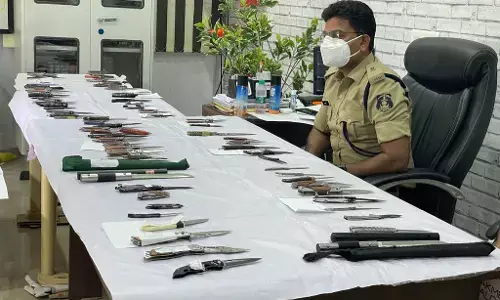 राजधानी पुलिस ने ऑनलाइन साइट से चाकू मंगाने वालों के खिलाफ़ कसा शिकंजा…340 लोगों से किया चाकू जब्त, 69 नाबालिक बच्चों को समझाइस के बाद छोड़ा