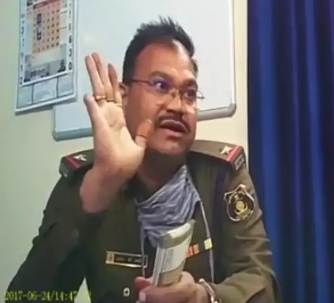 VIDEO रिश्वतखोर ASI सस्पेंडः ट्रक को छोड़ने के एवज में ली 30 हजार की रिश्वत,  बोला- देना पड़ता है उपर तक