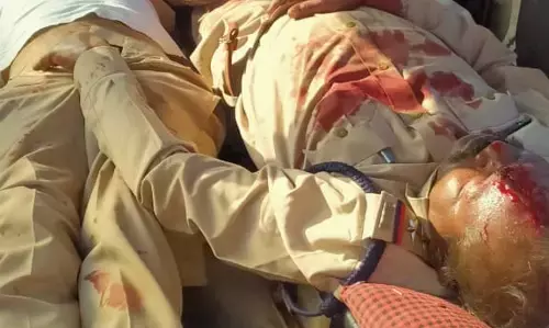 पुलिस जवानों से भरी सूमो पेड़ से टकराई, पांच घायल…एक आरआई सहित दो गंभीर