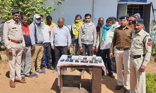 जंगल में चल रहा था लाखों का जुआ, पुलिस ने मारी रेड… 19 गिरफ्तार, 3 लाख से ज्यादा की नगदी भी जब्त