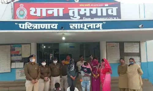 सेक्स रैकेट का खुलासाः ओवर ब्रिज के पास चल रहा था देह व्यापार, 4 युवतियां सहित 6 गिरफ्तार…पुलिस जब मौके पर पहुंची तो नजारा….