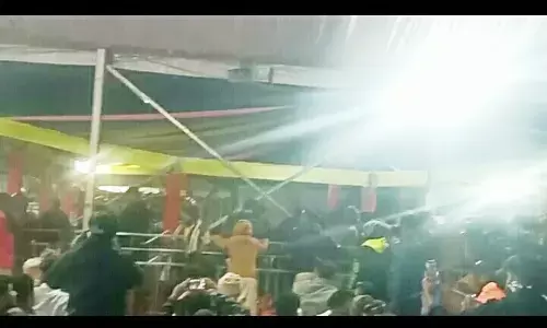 वीडियो: मैनपाट महोत्सव में लाठी चार्ज.. खेसारी यादव के कार्यक्रम के दौरान बेकाबू हुई भीड़ को नियंत्रित करने पुलिस को करना पड़ा बल प्रयोग