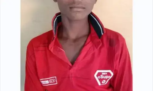 छात्र की मौत: परिवार पालने के लिए करता था मजदूरी… तेज रफ्तार कार ने मारी थी टक्कर,घटना के एक माह बाद भी आरोपी कार चालक की नहीं हुई गिरफ्तारी