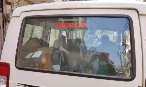 शासकीय वाहन में शराब की होम डिलीवरी…. चालक बोला- जैसा आदेश, हम वैसा ही काम करते है…