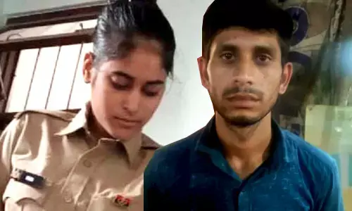 पुलिसवाली प्रेमिका को बेवफाई के शक में आशिक ने चाकू से गोद डाला… SDM आफिस में थी तैनात ……सिविल डिफेंस में काम करती थी गर्लफ्रेंड