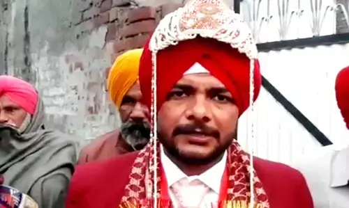 शादी के दिन दुल्हन हो गयी फरार …. शादी के लिए दुल्हा पहुंचा, तो घर में मिला ताला……बारात और दुल्हे का परिवार घंटों भटकने के बाद बिना शादी के ही लौटा वापस