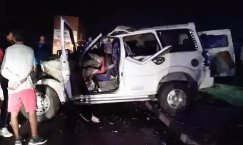 ब्रेकिंग- 9 की मौत: दर्दनाक सड़क हादसे में 9 लोगों की मौत, 4 घायल……स्कार्पियों को कंटेनर ने मारी जोरदार टक्कर….गाड़ी काटकर निकालनी पड़ी फंसी हुई लाशें