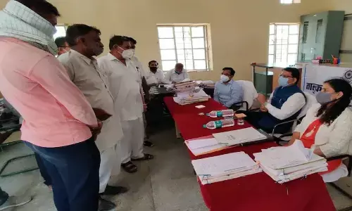 जज ने श्लोक सुनाकर बाप-बेटे के बीच सालों के मुकदमे को मिनटों में कराया खत्म…..जज को सुनकर देर तक रोते रहे पिता-पुत्र