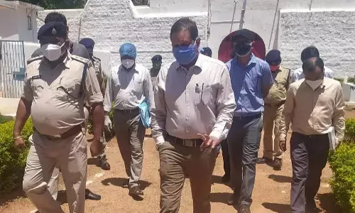 जेल में 52 कैदी मिले कोरोना पाॅजिटिव, सभी का इलाज जारी… बंदियों के पाॅजिटिव होने की खबर मिलते ही कलेक्टर एसपी पहुंचे उपजेल…..