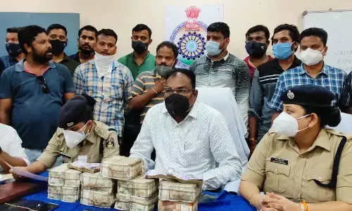 महासमुंद पुलिस ने फार्म हाउस में पकड़ा जुआरियो को.. 41 लाख से अधिक की नक़दी बरामद .. 11 जुआरियों को पकड़ा