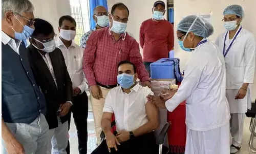 ब्रेकिंग – कलेक्टर को कोरोना : वैक्सीन लेने के बावजूद कलेक्टर हुए कोरोेना पॉजेटिव…. वैक्सीन का पहला डोज लेते खुद फोटो की थी शेयर… आज ट्वीट कर अपने कोरोना पॉजेटिव होने की जानकारी दी