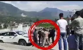 VIDEO : मुख्यमंत्री के सामने SP और CM सिक्योरिटी इंचार्ज में चले लात-घूंसे……केंद्रीय मंत्री को रिसीव करने पहुंचे थे मुख्यमंत्री…. वीडियो हुआ वायरल