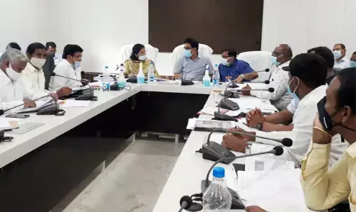 ब्रेकिंग : बिना मास्क बैठक में आये अफसरों पर गिरी गाज…..कलेक्टर ने लगायी तगड़ी फटकार, फिर जुर्माना भरने का दिया निर्देश… कलेक्टर ने बुलायी थी समीक्षा बैठक