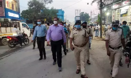 कलेक्टर, एसपी पैदल मार्च कर कोरोना की दूसरी लहर से बचाव के लिये शहरवासियों को किये जागरूक…