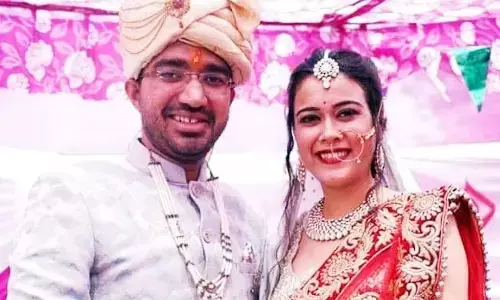 IAS ने 101 रूपये में की शादी : आईएएस की शादी में आये सिर्फ 11 बाराती…. शादी में पति-पत्नी ने ली – कभी रिश्वत नहीं लेने की खायी कसम