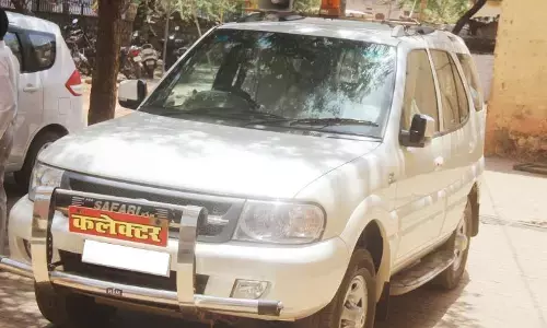 कलेक्टर की गाड़ी से वसूली : “गाड़ी कलेक्टर की हो या क्रिमिनल की, मतलब नहीं है, टैक्स दोगे तभी गाड़ी जाएगी”….नहीं दिया सरकारी गाड़ी के ड्राइवर की बेदम पिटाई