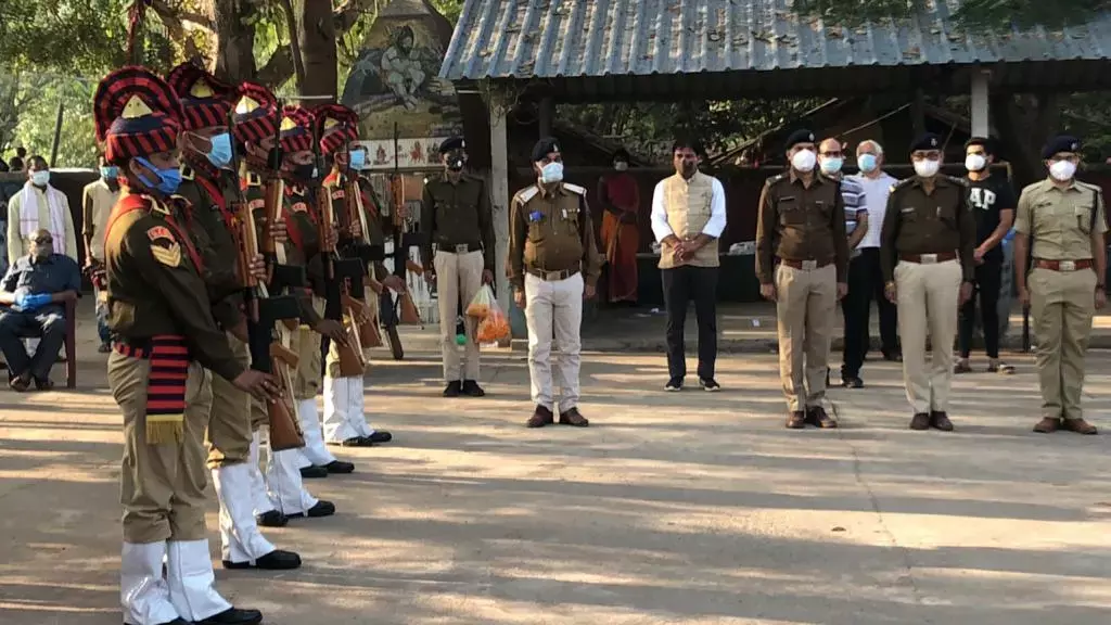 पुलिस कर्मियों के लिए DGP डीएम अवस्थी का अहम आदेश…सर्विस में रहते मौत होने पर गाॅड ऑफ ऑनर के साथ ससम्मान दी जाएगी अंतिम बिदाई