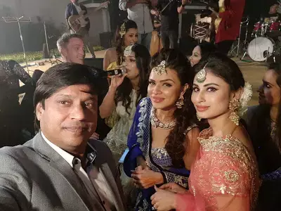 मौनी रॉय के मैनेजर रहे संतोष गुप्ता को लोग समझ बैठे फिल्ममेकर, पत्नी-बेटी आत्मदाह मामले के बाद किए सैकड़ों कॉल