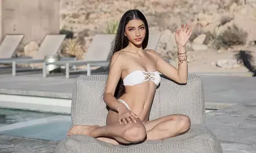 अलाना ने बॉयफ्रेंड के साथ दिया ऐसा पोज, मां का रिएक्शन