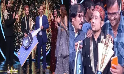 Indian Idol 12 Winner: पवनदीप राजन बने इंडियन आइडल 12 के विनर, ट्रॉफी के साथ मिले चमचमाती कार और 25 लाख रुपये