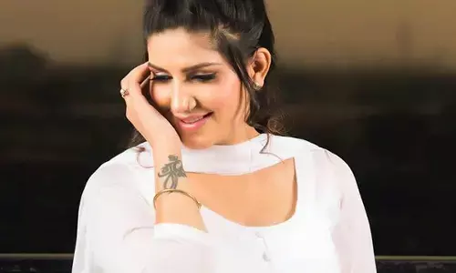 अस्पताल में भर्ती सपना चौधरी, लड़खड़ाते हुए चलते दिखीं... देखें विडियो