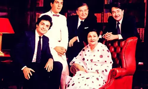 एक्टर की मौत : बॉलीवुड के एक और सितारे का हुआ निधन…. हार्ट अटैक से गयी जान, कई हिट फिल्में दी थी…