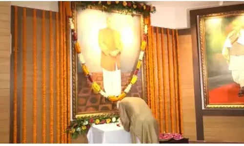 ये क्या हुआ: भाजपा के पुरखे डॉ श्यामाप्रसाद को विधानसभा में महंत ने किया नमन.. नेता प्रतिपक्ष कौशिक समेत सारे भाजपा विधायक नदारद!