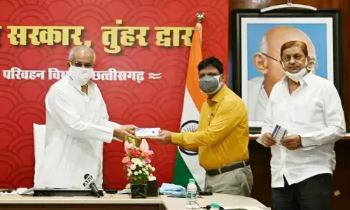 अब घर बैठे आसानी से मिलेगी लायसेंस सहित परिवहन विभाग की 22 सेवाएं… मुख्यमंत्री ने नई सुविधा ’तुंहर सरकार, तुंहर द्वार’ का किया शुभारंभ