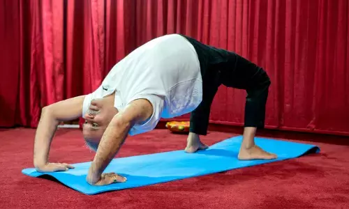 VIDEO: मुख्यमंत्री भूपेश बघेल को योग करते देखिये…..बोले- हम भूलते जा रहे थे योग को, कोरोना काल में इसका महत्व लोगों को समझ में आया