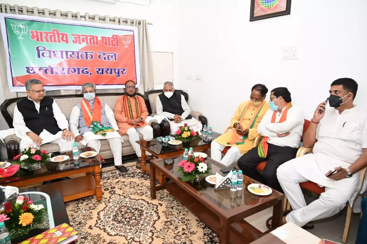 भाजपा विधायक दल की बैठक में विधायकों की संगठन राष्ट्रीय महासचिव से दो टूक मांग – “प्रभावशाली केंद्रीय मंत्री को प्रभार दीजिए.. जिससे हम लोग सीधे संवाद कर सकें”