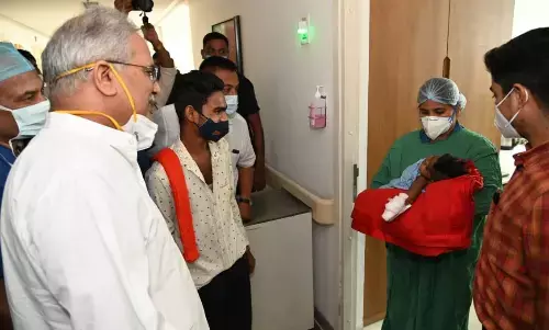 राज्य सरकार की स्वास्थ्य योजनाओं से संभव हुआ 6 माह की ताक्षी का लिवर ट्रांसप्लांट…  मुख्यमंत्री भूपेश बघेल ने अस्पताल पहुंचकर डॉक्टरों और परिजनों से ली स्वास्थ्य की जानकारी