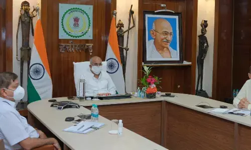 छत्तीसगढ़ एक ऐसा राज्य जो कोरोना मरीजों को उपलब्ध करा रहा फ्री में दवाएं- मुख्यमंत्री भूपेश बोलें- गांव, घर से लेकर सीमावर्ती इलाकों में बाहर से आने वालों पर रखें निगरानी