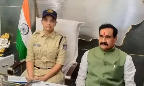 महिला कांस्टेबल बनी मध्य प्रदेश की गृह मंत्री, जनता की समस्याओं पर दिए जरूरी निर्देश