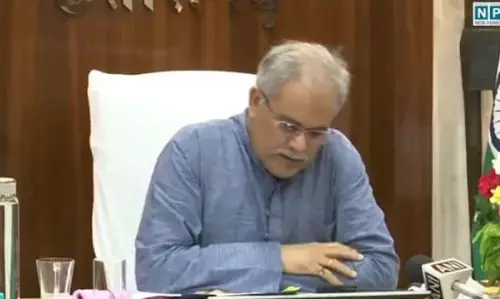 VIDEO : CM भूपेश हुए भावुक, संबोधन के दौरान रुंधा गला …….प्रभारी मंत्री ने मुख्यमंत्री के “मां” के नाम पर किया कॉलेज का नामांकरण….तो CM की आंखें हो गयी नम ..