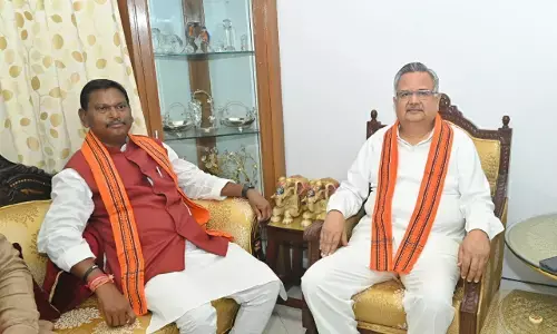 केंद्रीय आदिवासी मंत्री अर्जुन मुंडा पूर्व मुख्यमंत्री रमन से मुलाकात करने उनके घर पहुंचे, आदिवासी योजनाओं पर हुई चर्चा