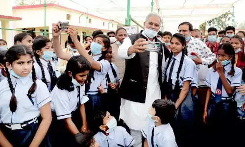 स्कूल बिग ब्रेकिंग : CM भूपेश से पूछा एक छात्र ने सवाल….” स्कूल कब ओपन होगा सर”…. मुख्यमंत्री ने दिलचस्प जवाब देकर बताया – प्रदेश में कब से खुलेगा स्कूल