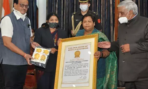 राज्यपाल का नाम गोल्डन बुक ऑफ वर्ल्ड रिकार्ड में, आम जनता से मिलने का रिकार्ड बनाया अनसुईया उइके ने, डेढ़ साल में 10 हजार से अधिक लोगों से मिलकर उनकी समस्याएं सुनीं