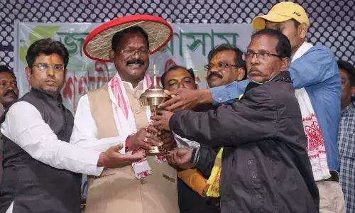 मंत्री अमरजीत भगत असम की ज़मीन पर पूरे रंग में.. कूड़ूख गीत गाते याद दिलाई छत्तीसगढ़ की.. देश की अखंडता एकता के लिए माँगा साथ