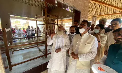 विस अध्यक्ष महंत ने किया कबीर झोपड़ी का लोकार्पण, बोले…सब कबीर को खोज रहे हैं, पर कबीर नहीं मिलते, कबीर को खोजना है तो खुद में खोजना होगा