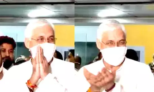 VIDEO: सिंहदेव ने मीडिया के सामने जोड़े हाथ : “मुझे शुभचिंतकों ने सचेत रहने को कहा है, मीडिया के सामने नहीं बोलना है”…..दिल्ली से लौटे टीएस बोले- राहुल के दौरे की नहीं है जानकारी…