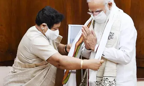 प्रधानमंत्री से मुलाकातः राज्यपाल अनसुईया उइके ने दिल्ली में PM मोदी से की मुलाकात, नक्सलवाद, पांचवी अनुसूची समेत कई विषयों पर की चर्चा, कोरोना काल में राज्यपाल की रचनात्मक भूमिका’ पुस्तिका भेंट की