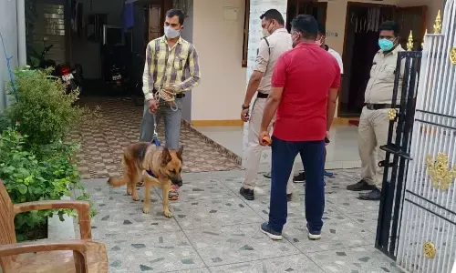 घर से लाखों के जेवर पार… सोये थे सभी लोग, तभी चोर आया और लाखों के गहने से किया हाथ साफ, जांच में जुटी पुलिस…