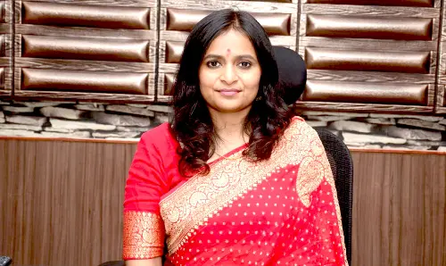 समय सीमा में सड़क निर्माण नहीं होने पर बिफरीं कलेक्टर ने तीन ठेकेदारों समेत ईई को थमा दिया नोटिस...