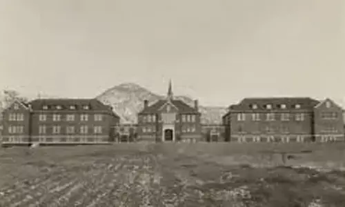 स्कूल में मिलीं 182 बच्चों की कब्र, देश में मचा हडकंप… अब तक की खोज में मिलीं 1,000 से ज्यादा कब्र