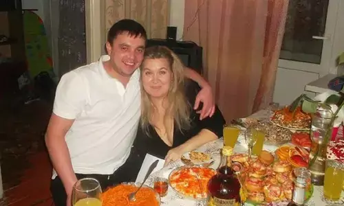 नशे में टल्ली बीबी बैठ गयी पति के उपर, पति की कुछ ही मिनट में हो गयी मौत …….. 101 किलो था बीबी का वजन , पुलिस ने किया गिरफ्तार