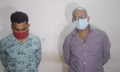 रेमडेसिविर इंजेक्शन बेचते डाॅक्टर गिरफ्तार: इंजेक्शन के लिए तलाश रहे थे ग्राहक, तभी ड्रग विभाग की टीम ग्राहक बनकर पहुंची…दो गिरफ्तार