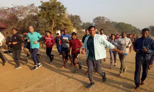 सेना-पुलिस भर्ती के लिए युवाओं का उत्साह बढ़ाने दस किमी की रनिंग की विधायक-कलेक्टर ने, दौड़ के बाद बढ़ाया युवाओं का हौसला, कहा दमखम और आत्मविश्वास हो तो हर चुनौती का कर सकते हैं सामना