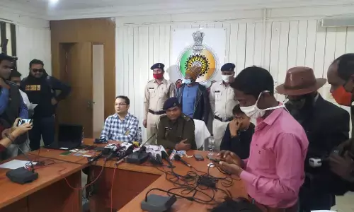 फेसबुक में दोस्ती…फिर महिलाओं को ये नाईजीरियन बनाता था शिकार, रायपुर पुलिस ने दिल्ली से पकड़ा….इसके किस्से जानकर आप भी हो जाएंगे हैरान….