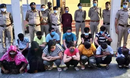 हाईटेक सैक्स रैकेट का पर्दाफाश: पर्यटन स्थलों पर करते थे लड़की सप्लाई… ऑनलाइन होती थी बुकिंग, युवक-युवतियां सहित 13 लोग आपत्तिजनक हालत में गिरफ्तार